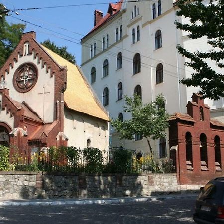 Невелика Smart Квартира В Центрі Для Пари Лвив Екстериор снимка